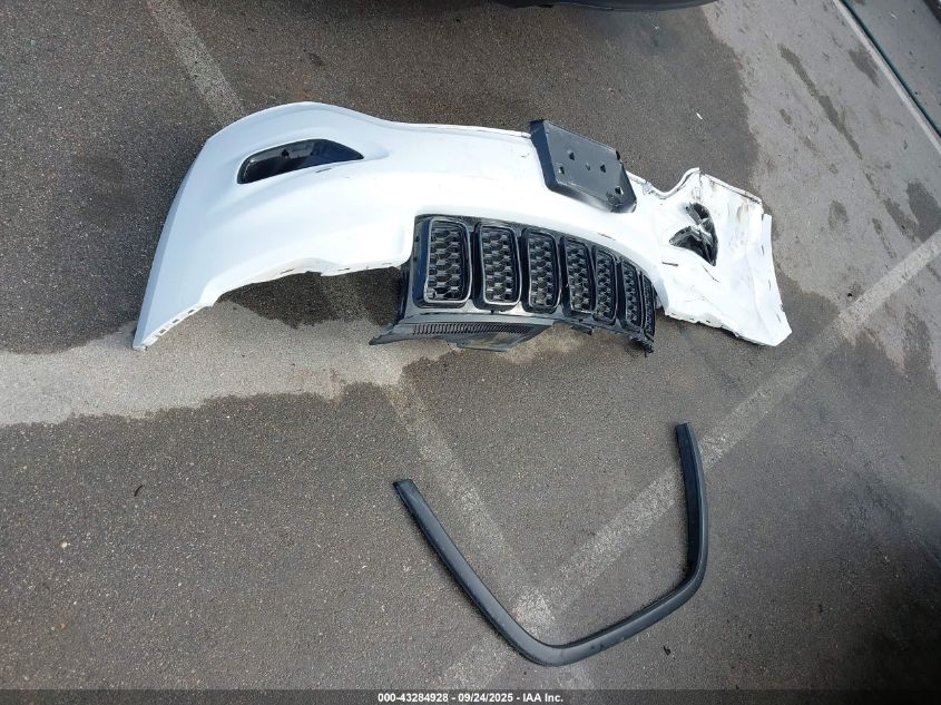 2018 Jeep Grand Cherokee Upland 4X4 VIN: 1C4RJFAG1JC370361 Lot: 43284928