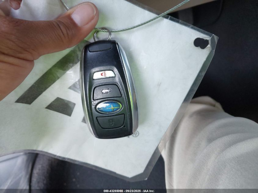 2017 Subaru Legacy 3.6R Limited VIN: 4S3BNEN67H3055852 Lot: 43285066