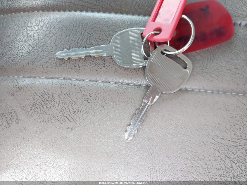 2004 Chevrolet Express Cutaway Base W/C7L/C7N VIN: 1GBJG31UX41201069 Lot: 43285729