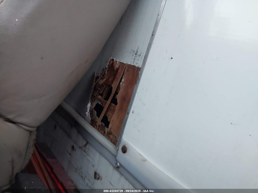 2004 Chevrolet Express Cutaway Base W/C7L/C7N VIN: 1GBJG31UX41201069 Lot: 43285729