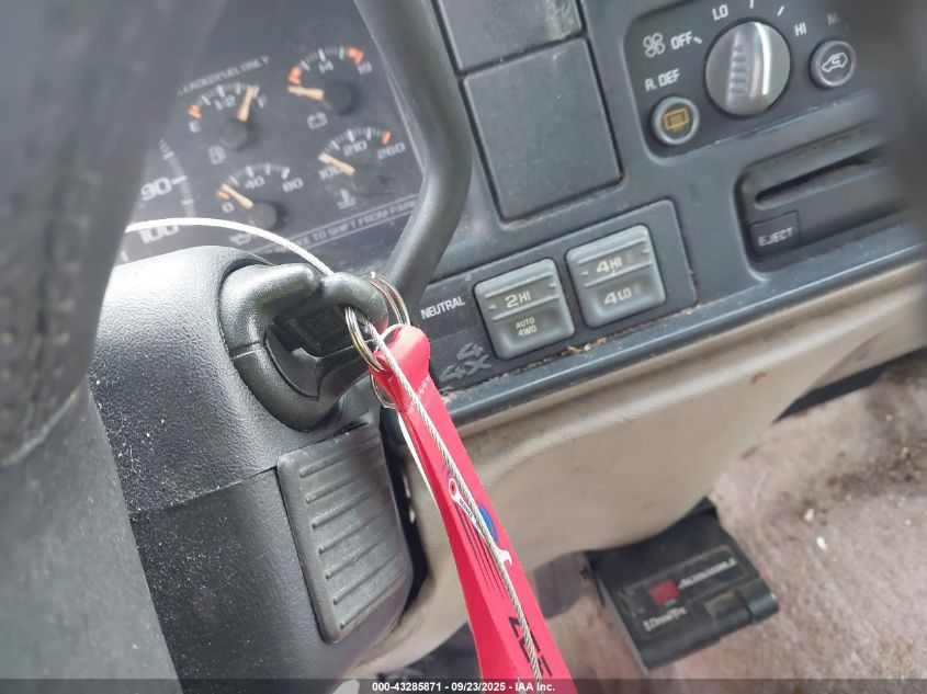 1998 Chevrolet Tahoe Ls VIN: 1GNEK13R2WJ336615 Lot: 43285871