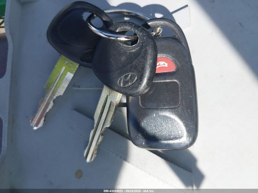 2008 Hyundai Accent Gs VIN: KMHCM36C98U079589 Lot: 43285933