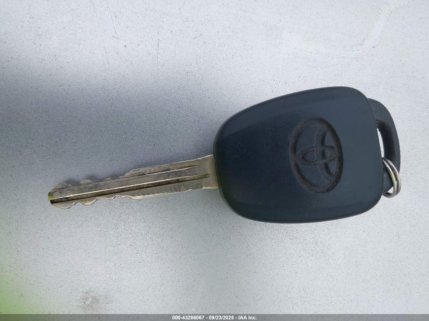 2018 TOYOTA RAV4 LE - JTMZFREV6JJ739965