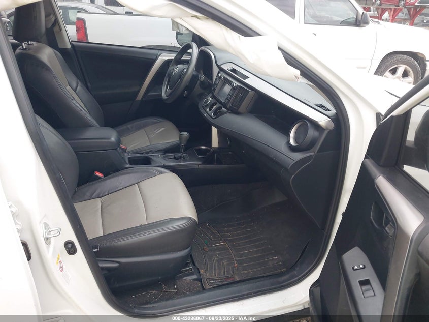 2018 TOYOTA RAV4 LE - JTMZFREV6JJ739965