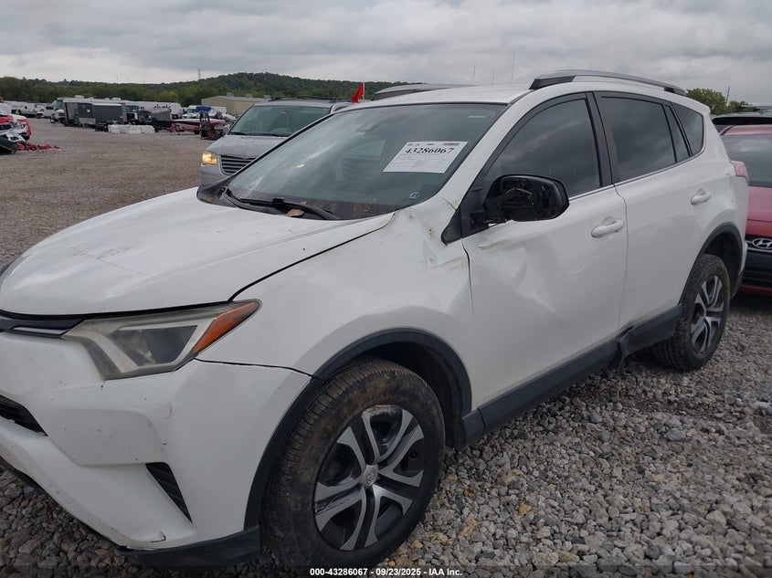 2018 TOYOTA RAV4 LE - JTMZFREV6JJ739965