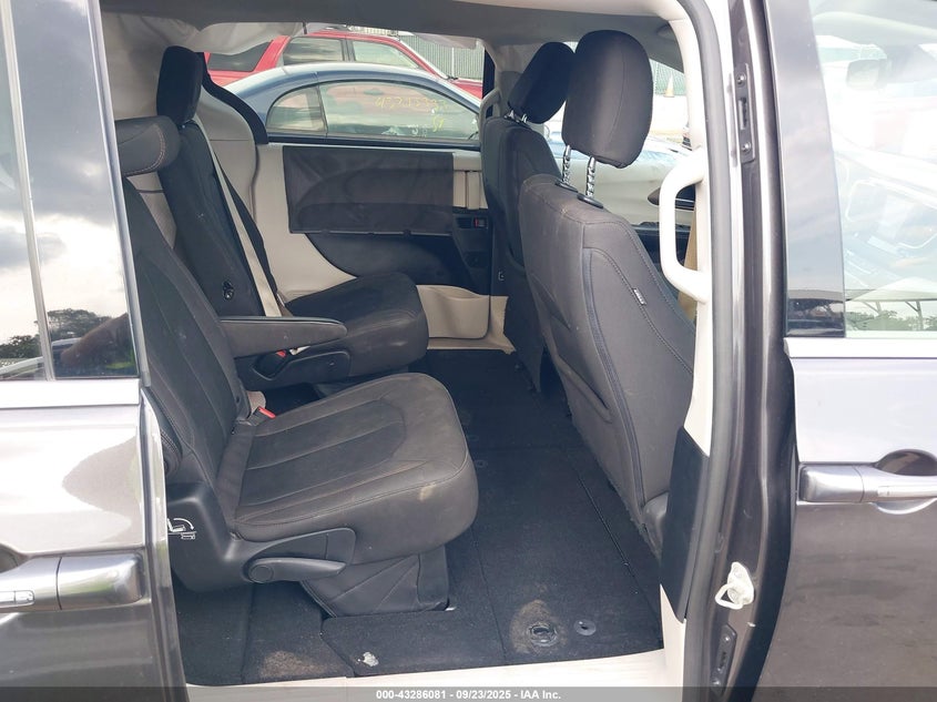 2019 Chrysler Pacifica Touring Plus VIN: 2C4RC1FG4KR737915 Lot: 43286081