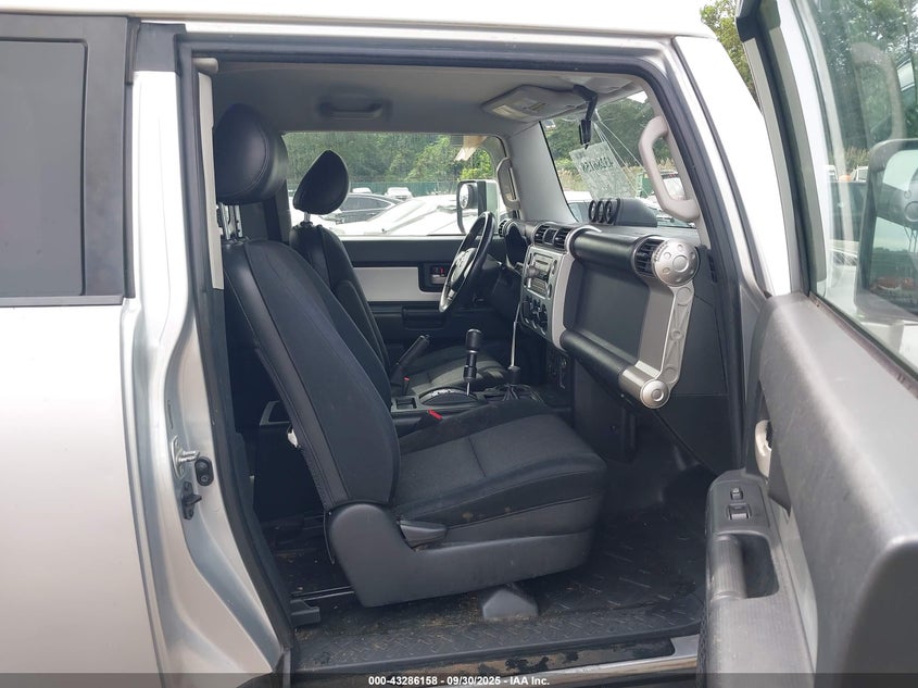 JTEBU11F670053457 2007 TOYOTA FJ CRUISER photo no. 5