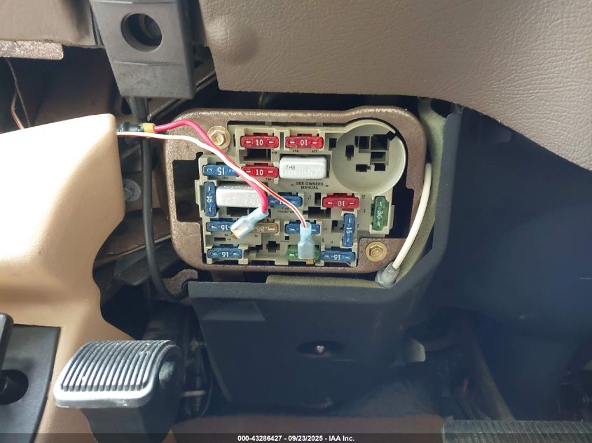 1998 Mercury Grand Marquis VIN: 2MEFM74W5WX606621 Lot: 43286427