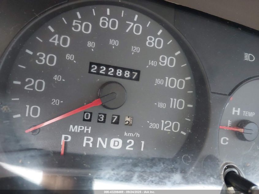 2003 Mercury Grand Marquis Gs VIN: 2MEFM74W33X669048 Lot: 43286469