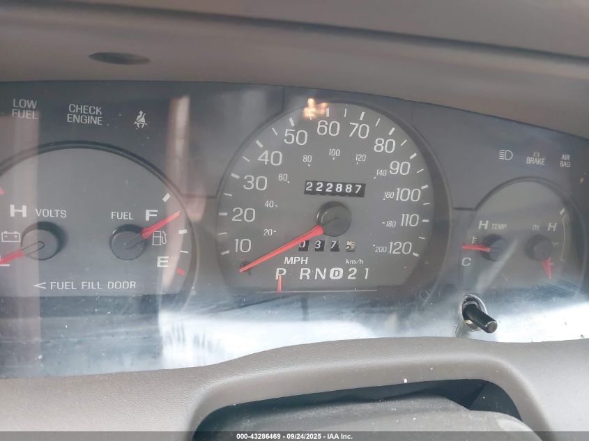 2003 Mercury Grand Marquis Gs VIN: 2MEFM74W33X669048 Lot: 43286469