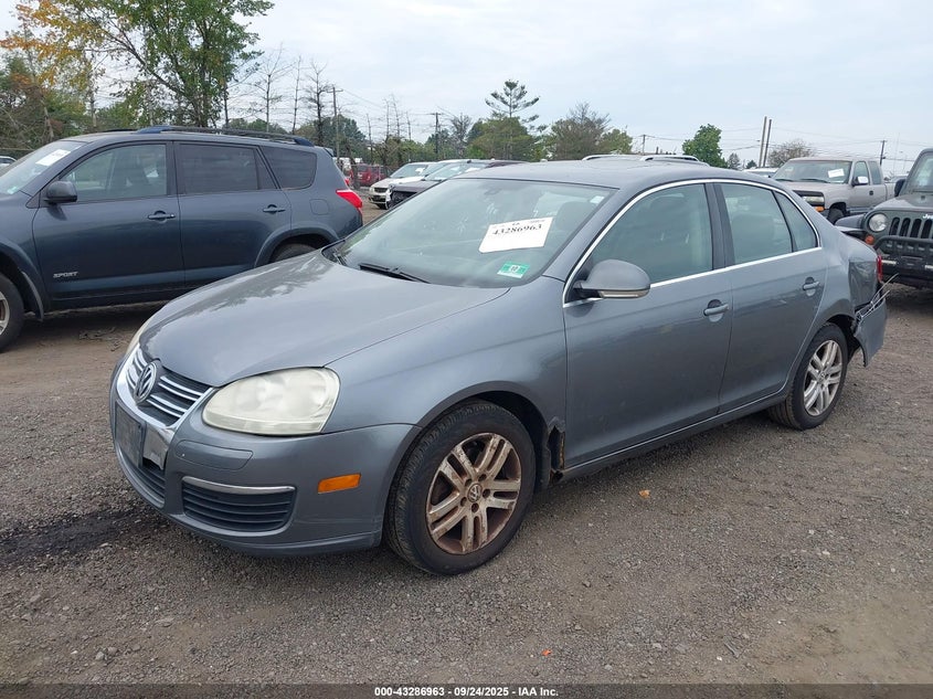 3VWST71K05M647895 2005 VOLKSWAGEN JETTA photo no. 2
