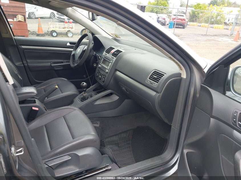 3VWST71K05M647895 2005 VOLKSWAGEN JETTA photo no. 5