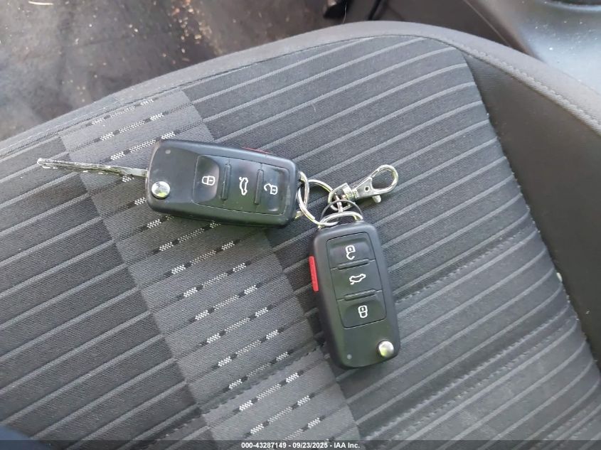 2012 Volkswagen Beetle 2.0T VIN: 3VW4A7AT6CM632063 Lot: 43287149