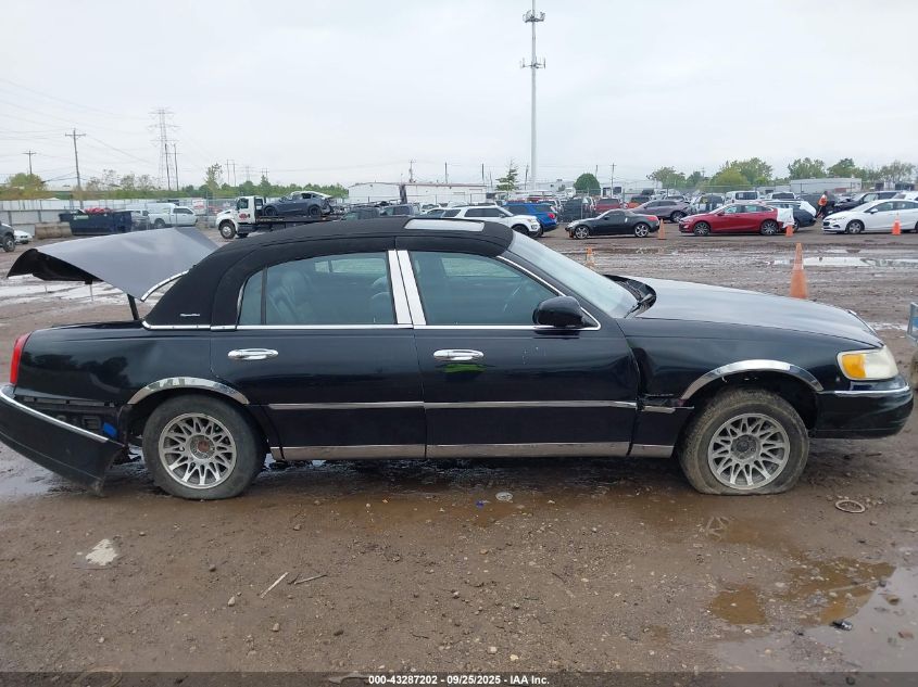 2000 Lincoln Town Car Signature VIN: 1LNHM82W1YY936080 Lot: 43287202