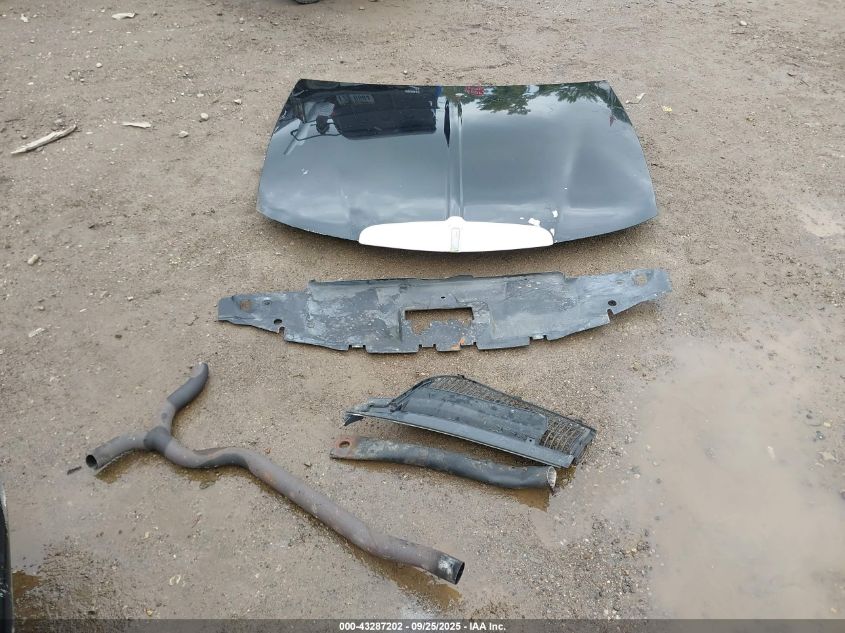 2000 Lincoln Town Car Signature VIN: 1LNHM82W1YY936080 Lot: 43287202