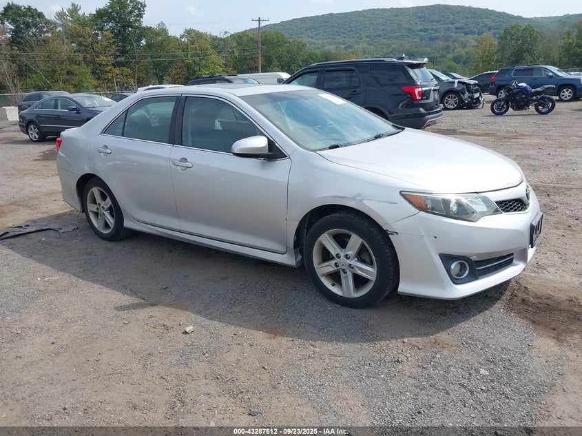 TOYOTA CAMRY SE