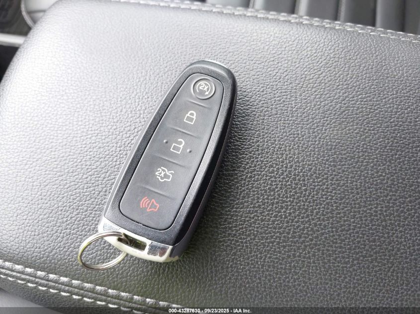 2017 Ford Escape Titanium VIN: 1FMCU0JDXHUD52568 Lot: 43287630