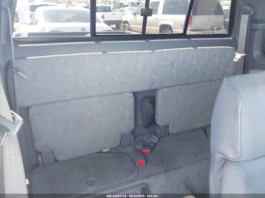 2000 Toyota Tacoma VIN: 4TAVL52N3YZ658966 Lot: 43287715