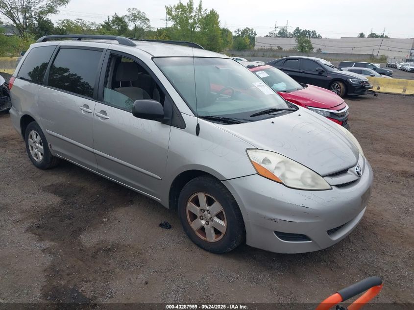 TOYOTA SIENNA LE