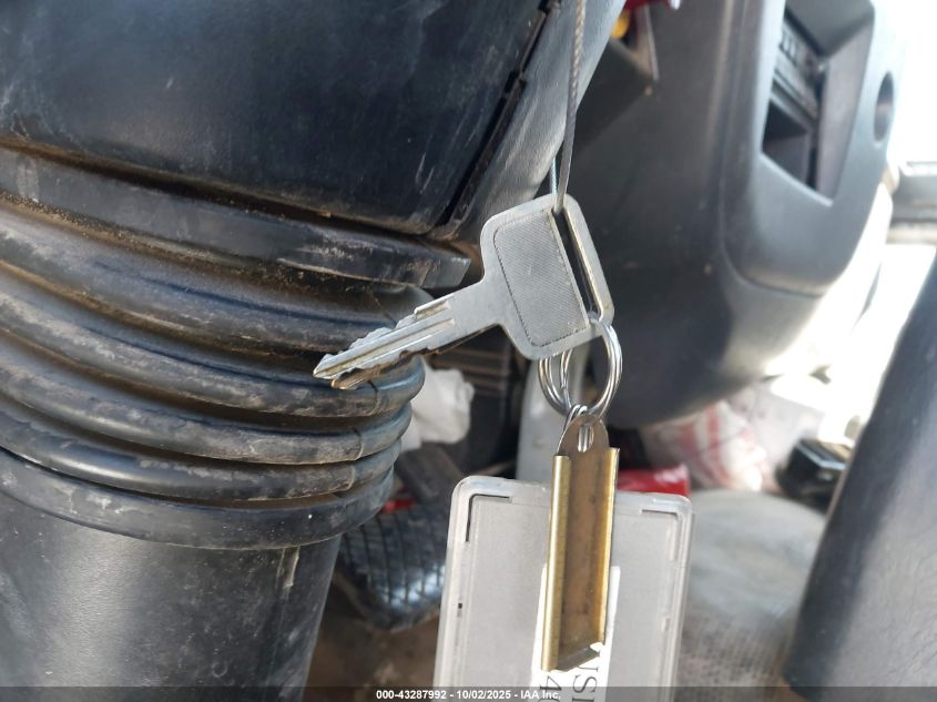 2000 GMC Tf7B064 VIN: 1GDJ7C1C3YJ527672 Lot: 43287992