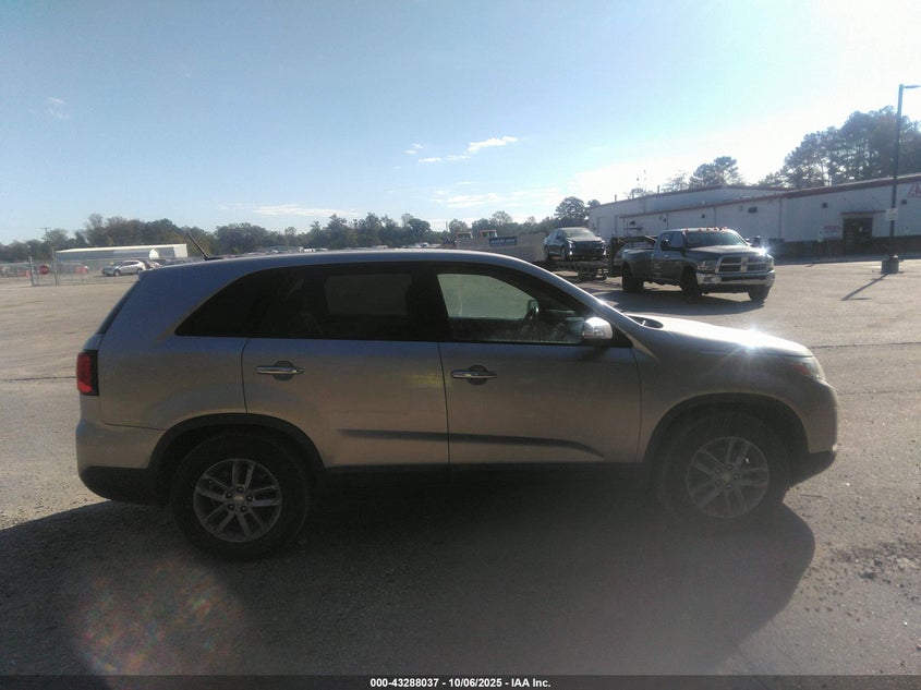 2014 KIA SORENTO LX - 5XYKT3A60EG458644