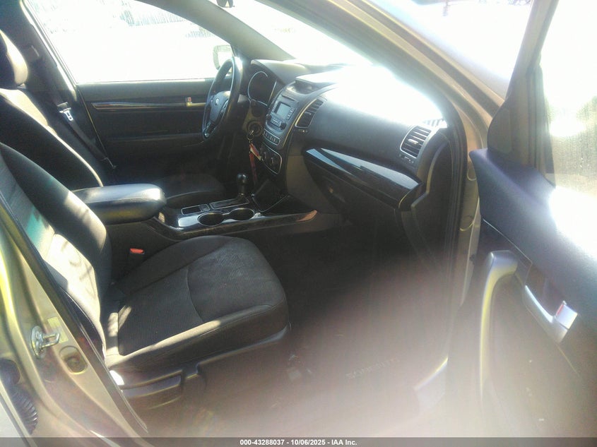 2014 KIA SORENTO LX - 5XYKT3A60EG458644