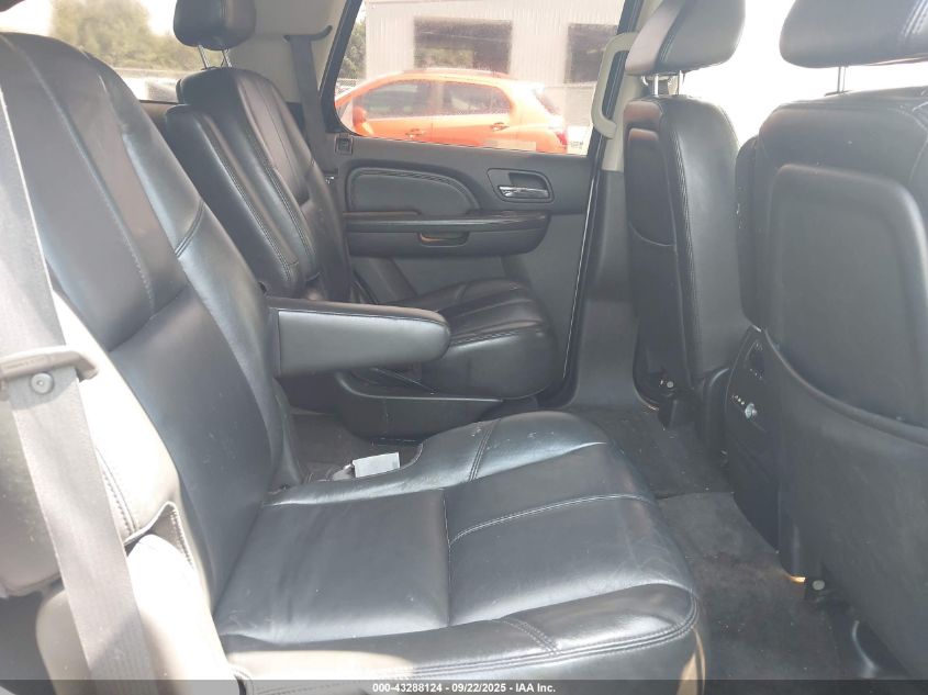 2008 GMC Yukon Denali VIN: 1GKFK638X8J245598 Lot: 43288124