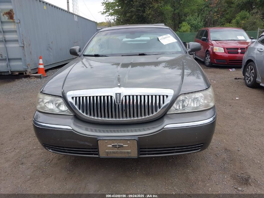 2003 Lincoln Town Car Executive VIN: 1LNHM81WX3Y601622 Lot: 43288156