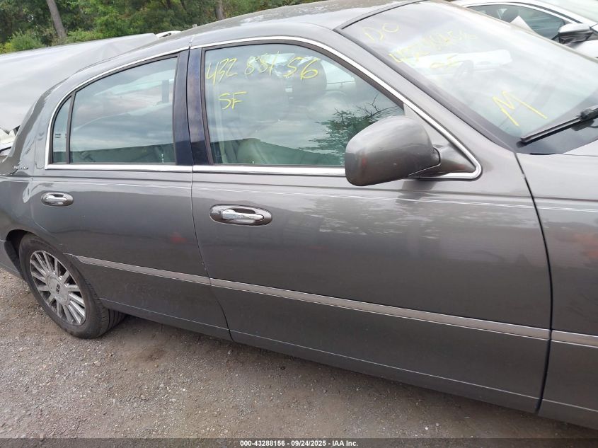 2003 Lincoln Town Car Executive VIN: 1LNHM81WX3Y601622 Lot: 43288156