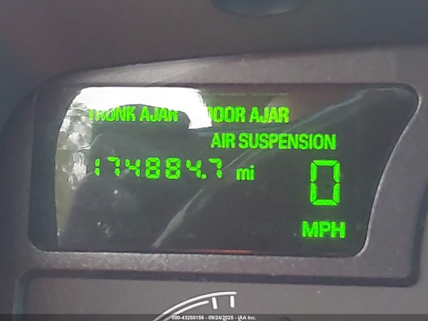 2003 Lincoln Town Car Executive VIN: 1LNHM81WX3Y601622 Lot: 43288156