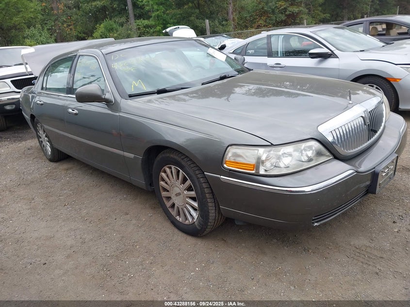 2003 LINCOLN TOWN CAR SEDAN | 1LNHM81WX3Y601622