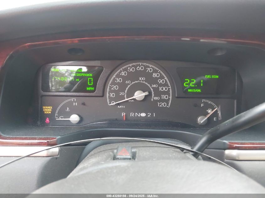 2003 Lincoln Town Car Executive VIN: 1LNHM81WX3Y601622 Lot: 43288156