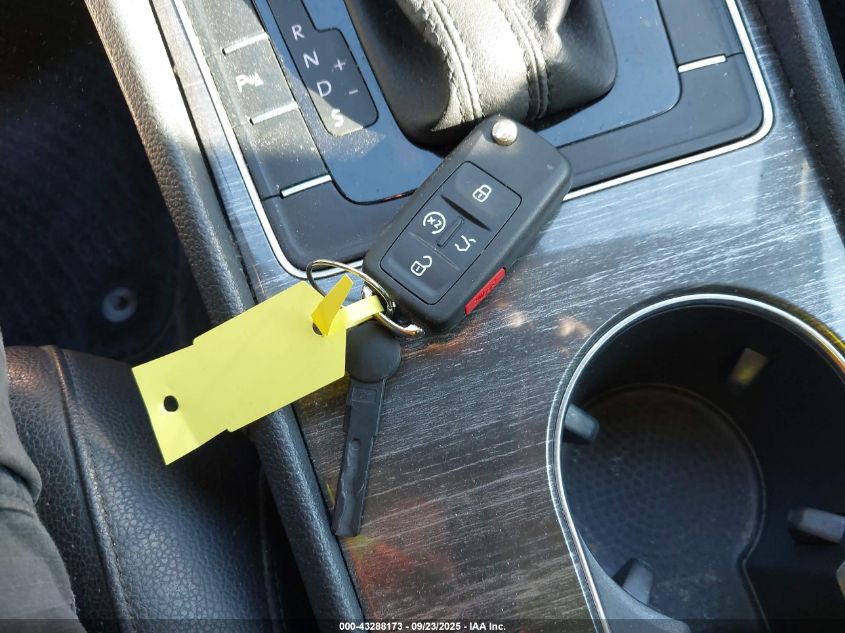 2018 Volkswagen Passat 2.0T Se VIN: 1VWBA7A30JC027915 Lot: 43288173