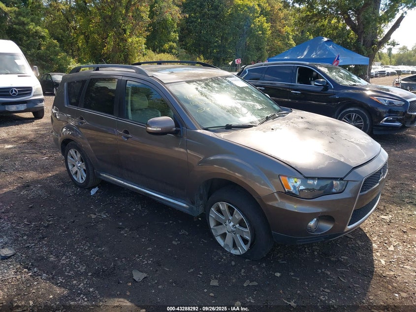 MITSUBISHI OUTLANDER SE