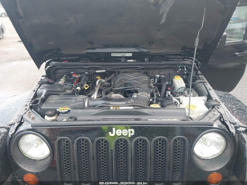 2013 JEEP WRANGLER UNLIMITED SAHARA - 1C4BJWEG5DL538857