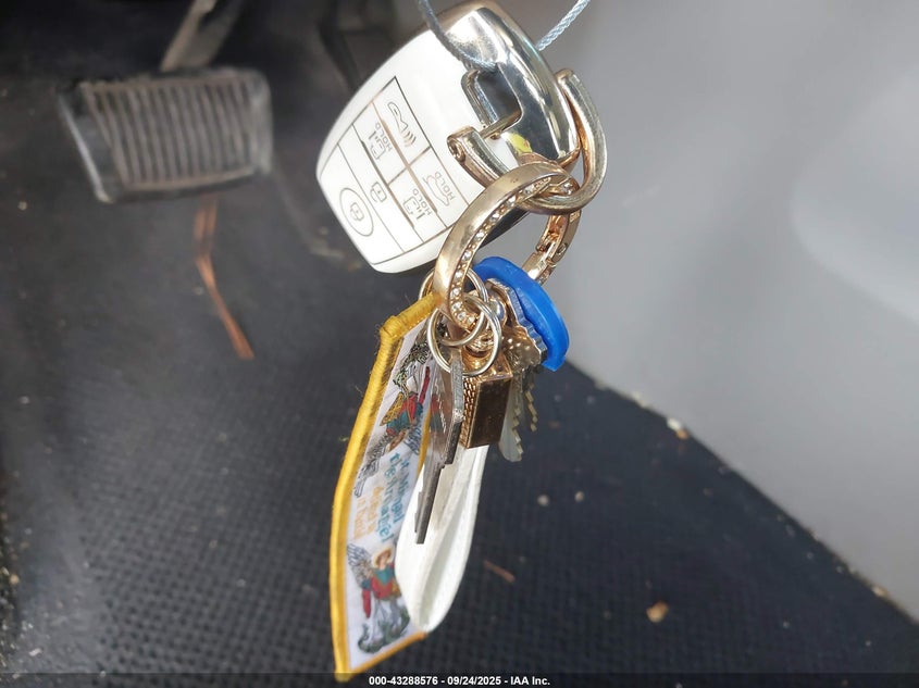 2017 Kia Sedona Lx VIN: KNDMB5C12H6250166 Lot: 43288576