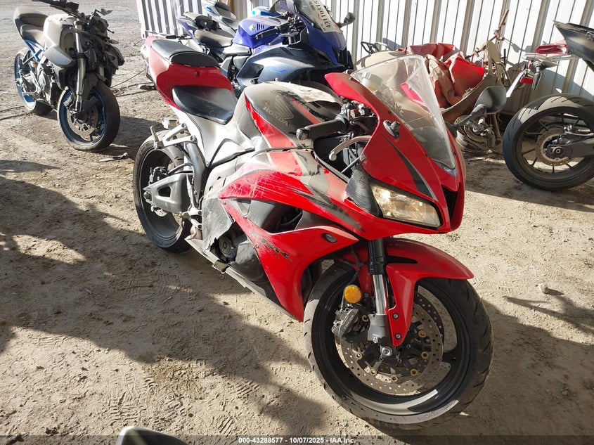 JH2PC40109K200309 2009 HONDA CBR photo no. 4
