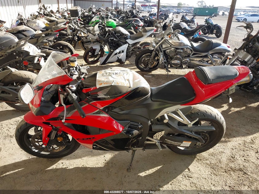 JH2PC40109K200309 2009 HONDA CBR photo no. 13