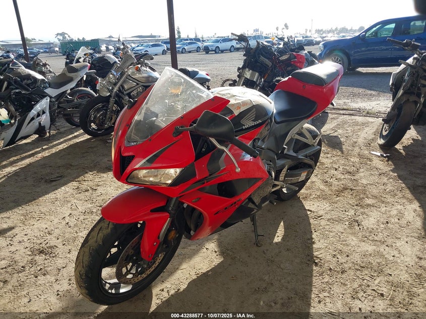 JH2PC40109K200309 2009 HONDA CBR photo no. 2