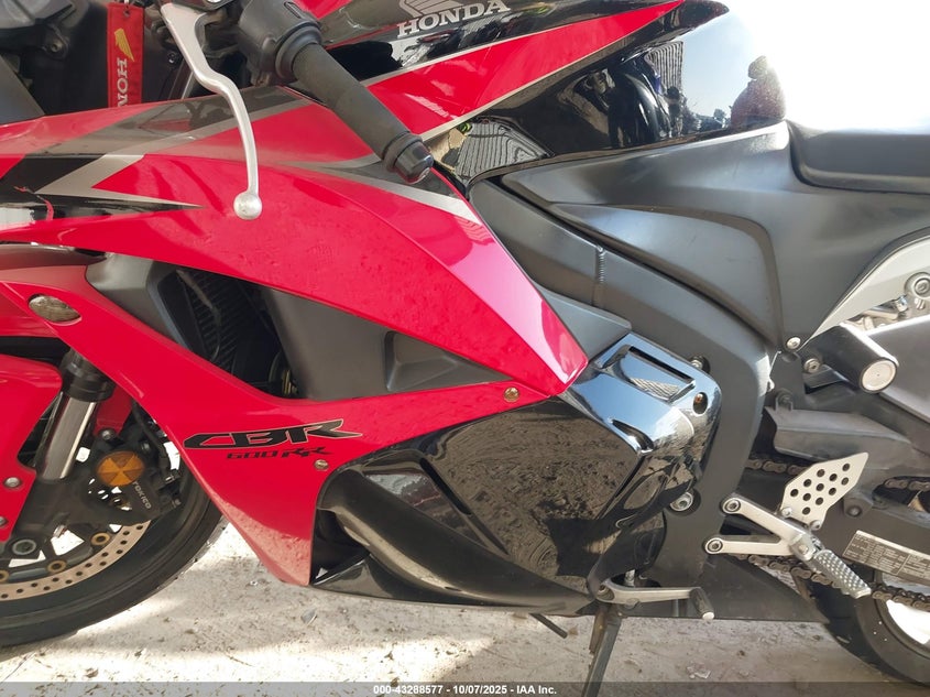 JH2PC40109K200309 2009 HONDA CBR photo no. 9