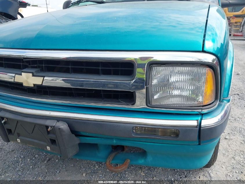 1996 Chevrolet Blazer VIN: 1GNDT13W3T2305670 Lot: 43289049