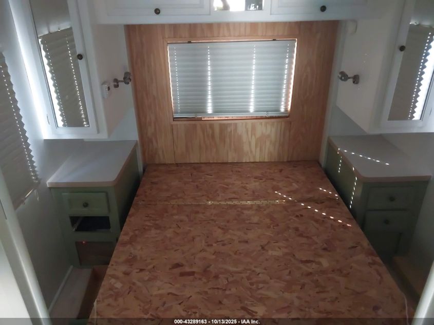 1999 Ford F550 Super Duty Stripped Chass VIN: 3FCMF53S5XJA26693 Lot: 43289163