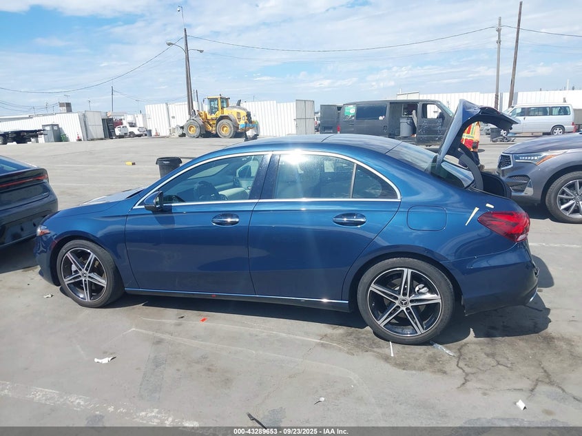 2021 MERCEDES-BENZ A 220 - W1K3G4EB1MJ284481
