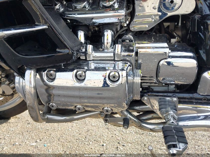 1999 Honda Gl1500 Cf VIN: 1HFSC4117XA000165 Lot: 43289756