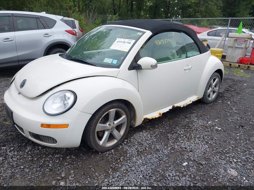 2007 Volkswagen New Beetle Triple White white cabrio null 3VWFF31Y27M411175 photo #3