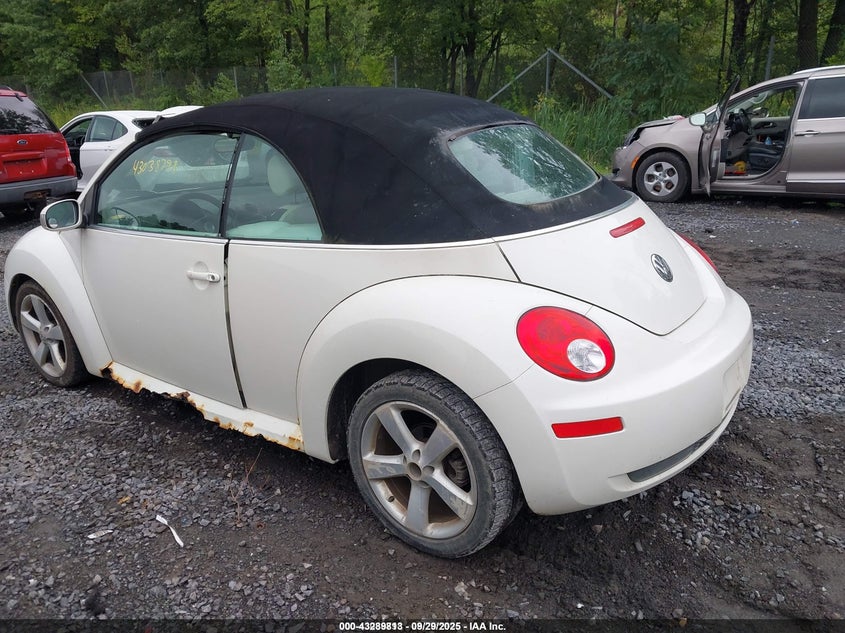 2007 Volkswagen New Beetle Triple White white cabrio null 3VWFF31Y27M411175 photo #4