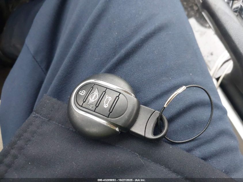 2016 Mini Clubman Cooper S VIN: WMWLN9C57G2E16135 Lot: 43289893