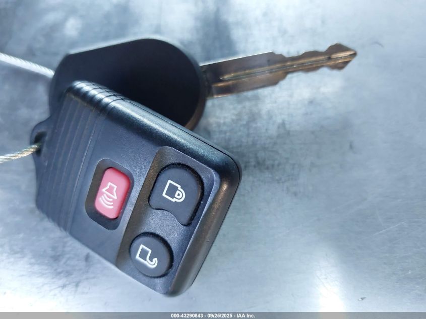 2006 Lincoln Town Car Executive VIN: 1L1FM88W16Y635385 Lot: 43290843