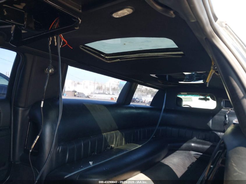 2006 Lincoln Town Car Executive VIN: 1L1FM88W16Y635385 Lot: 43290843