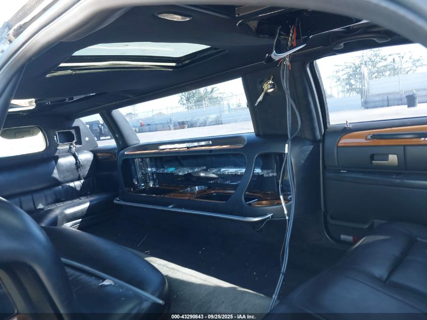 2006 Lincoln Town Car Executive VIN: 1L1FM88W16Y635385 Lot: 43290843